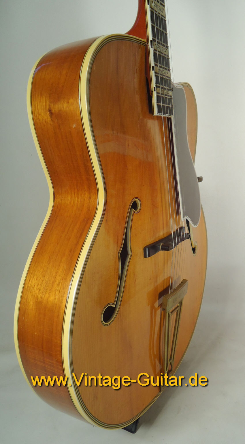 Levin Deluxe 1949 d.jpg